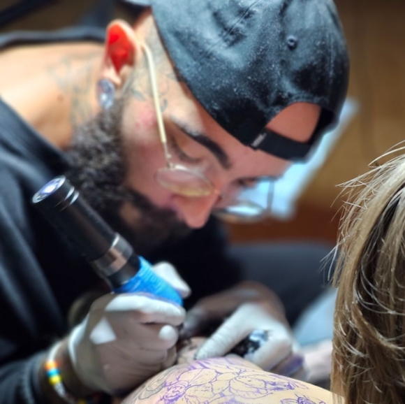 Meet your Posher, Kelvin - Picture 1 of 1